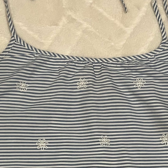 Women's Tank Top - slightly used great shape! Perfect for vacation Size Medium - Picture 8 of 10